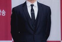 韩媒爆料男艺人是谁啊视频,神秘男艺人身份揭晓，网友热议